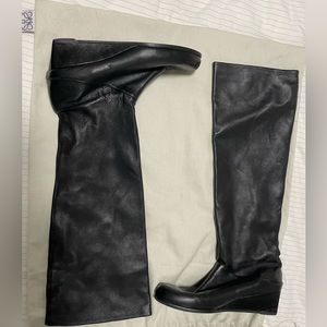 STUART WEITZMAN  LEATHER WEDGE BOOTS